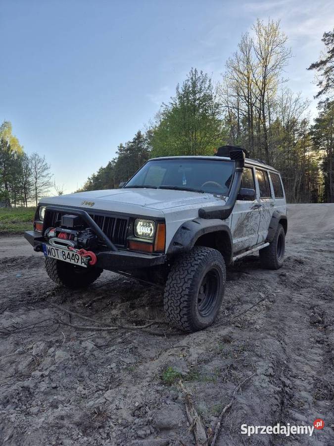 Sprzedam Jeep XJ 40 LPG Rok produkcji 1996 świętokrzyskie Starachowice