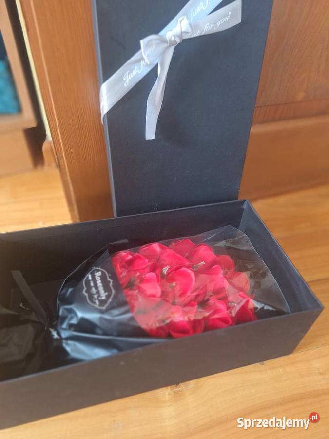 Bukiet 18 mydlanych roż w pudełku prezentowym Pozostałe Strzyżów sprzedam