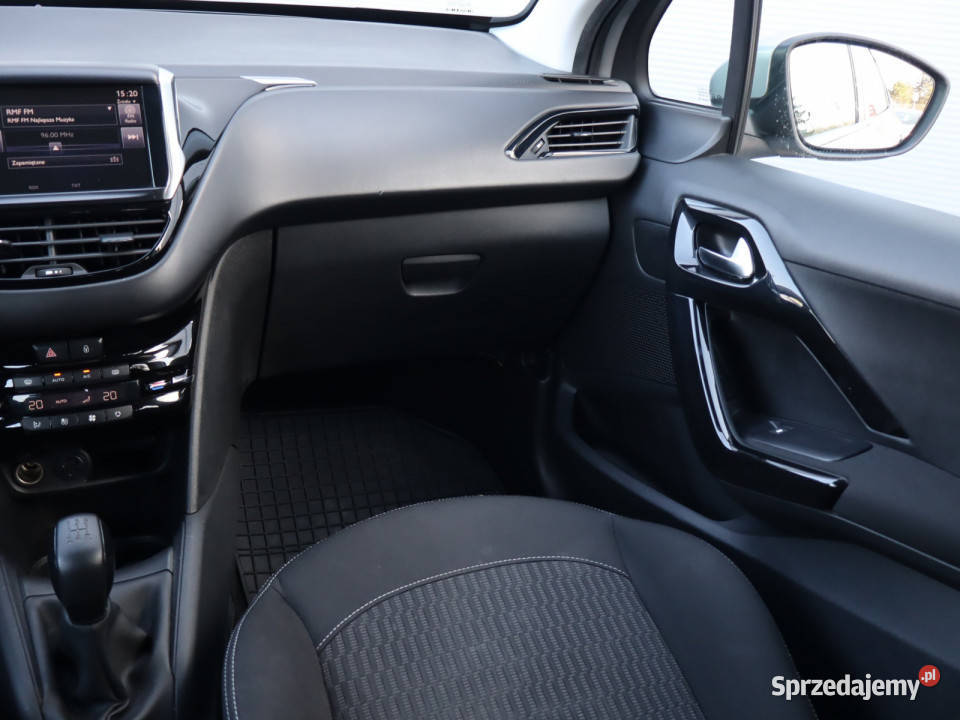 Peugeot 208 12 PureTech srebrny Katowice