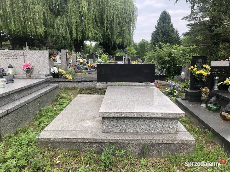 Sprzedam rodzinny grobowiec 12miejscowy Cmentarz Kraków