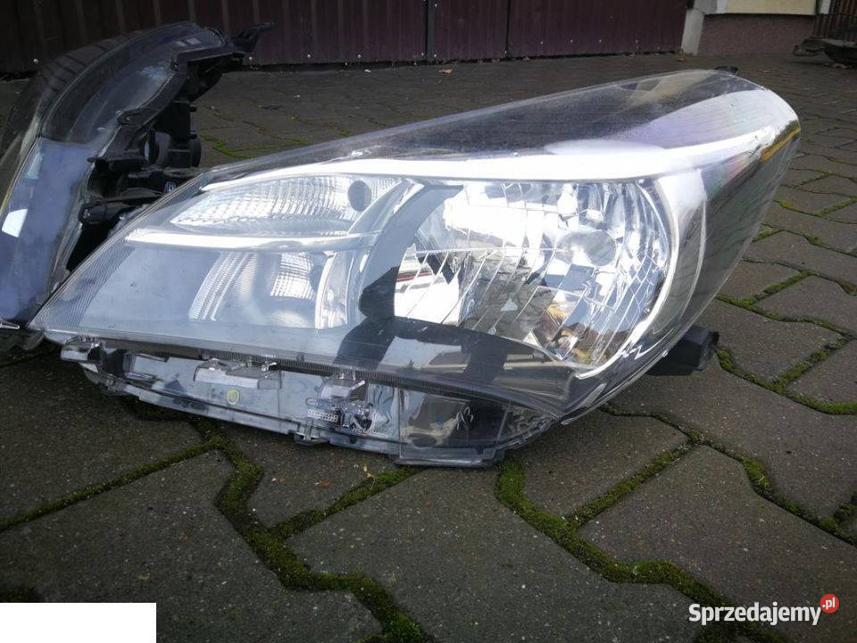 TOYOTA YARIS III LIFT REFLEKTOR Kozubszczyzna