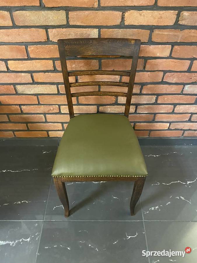 stare dębowe krzesło po renowacji