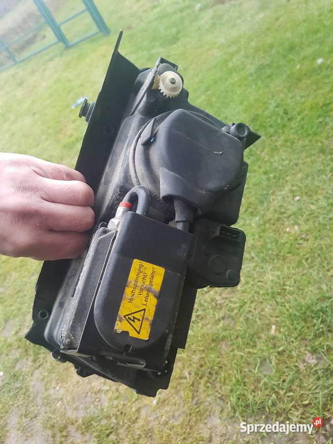 Lampy przdnie hella xenon Passat b5 99r Części samochodowe Tomaszów Lubelski