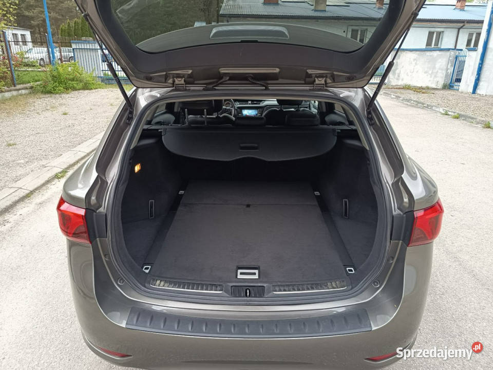 Toyota Avensis Bezwypadkowy biksenon skóra stan Janów Lubelski sprzedam