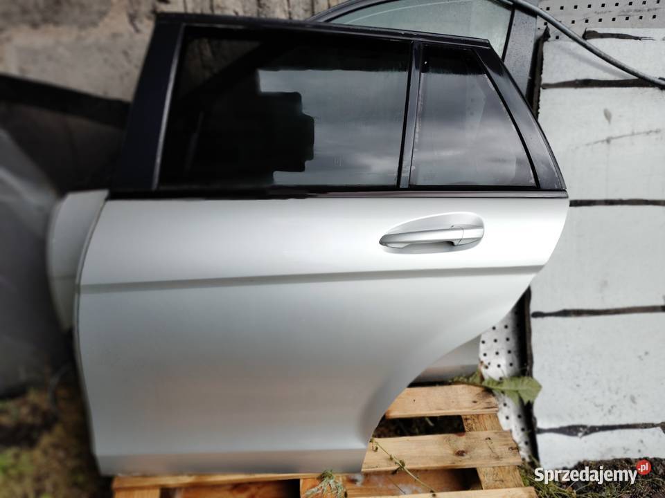 DRZWI LEWY TYŁ MERCEDES W204 KOMBI LAKIER 775 Rok produkcji 2011 Międzychód sprzedam