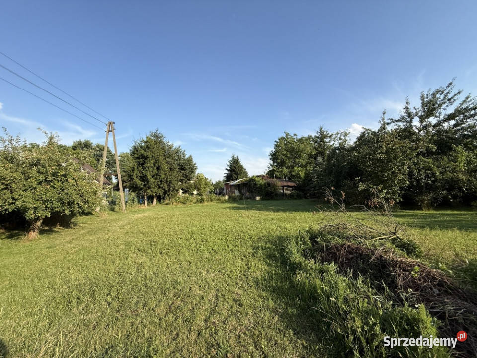 Mokry Dwór działka 225a z domem i budynkami gosp