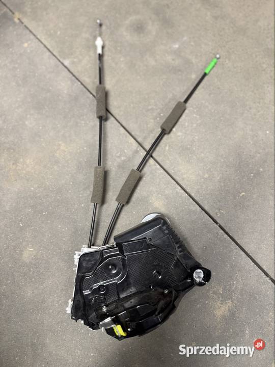 Zamek drzwi Toyota yaris IV Mazda 2