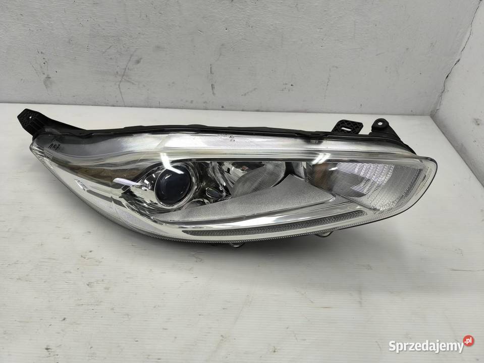 LAMPA PRAWY PRZÓD FORD FIESTA MK7 LIFT sprzedam