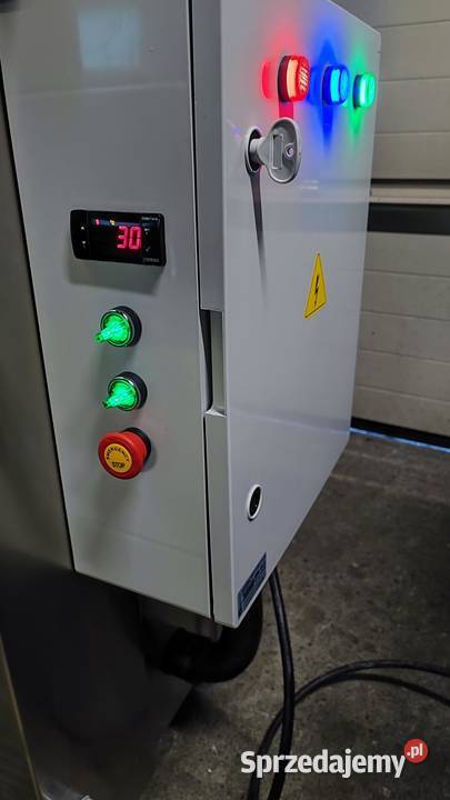 Myjka kabinowa ciśnieniowa warsztatowa