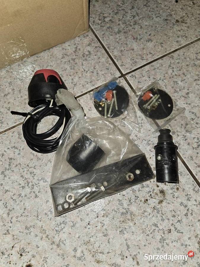 Zestaw montażowy haka holowniczego prl hak łódzkie Łódź