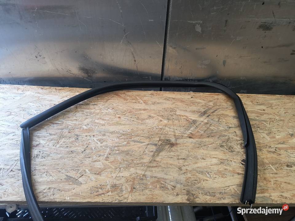 Uszczelka szyby drzwi ramka prawa DS3 Citroen Kakonin