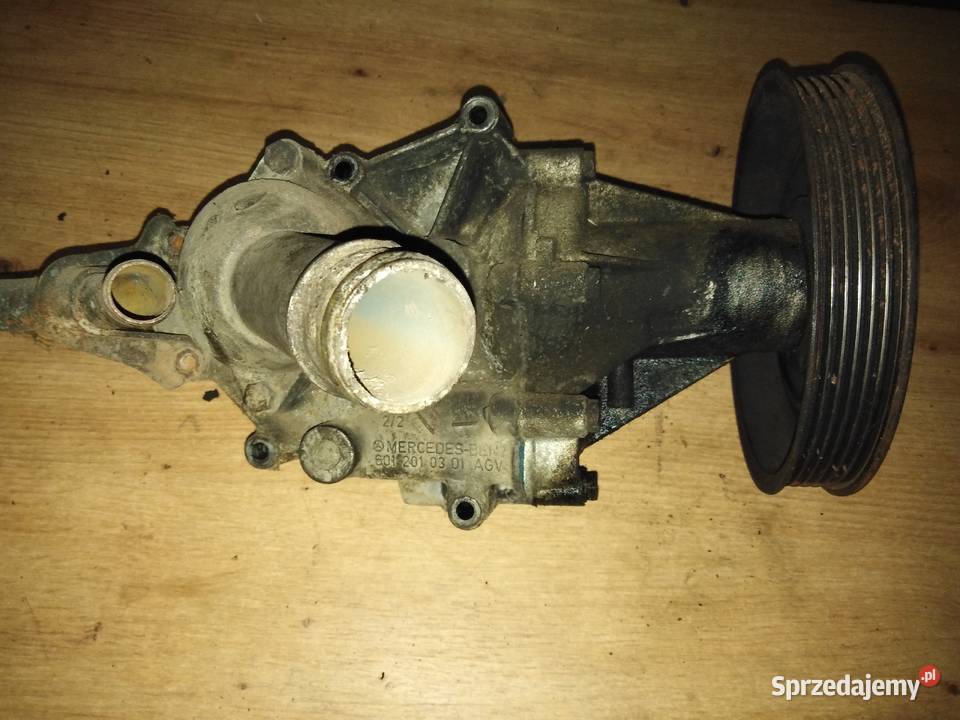 Mercedes 123 30D obudowa pompy wody pompa Lubin