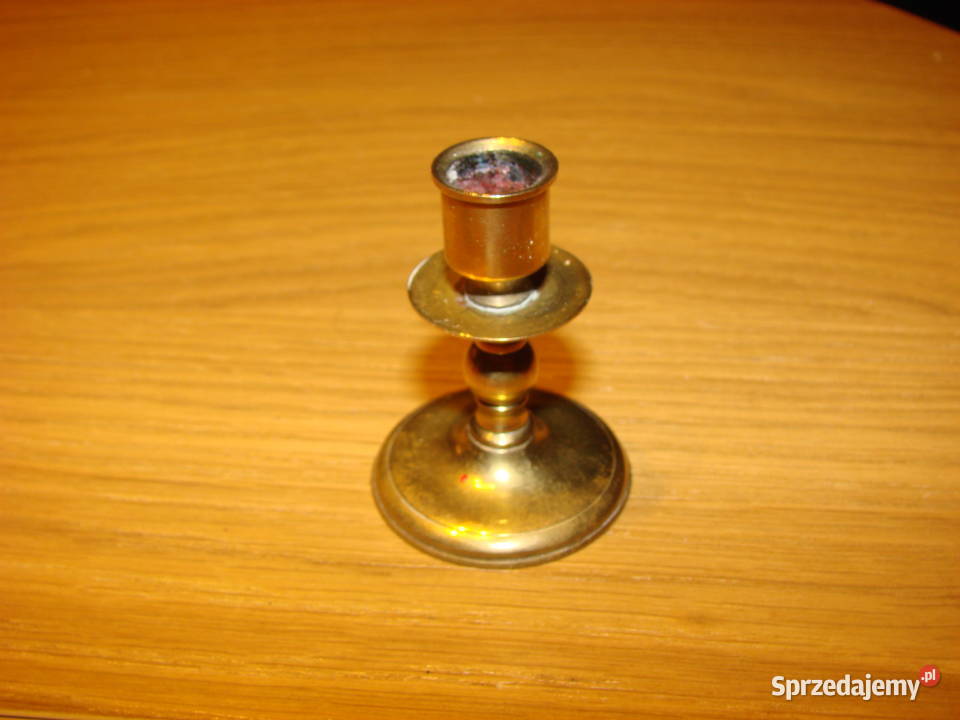 mały mosiężny świecznik