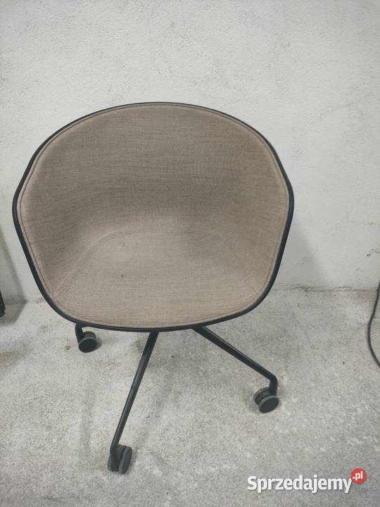 Fotel, krzesło tapicerowane HAY, obrotowe na kółkach
