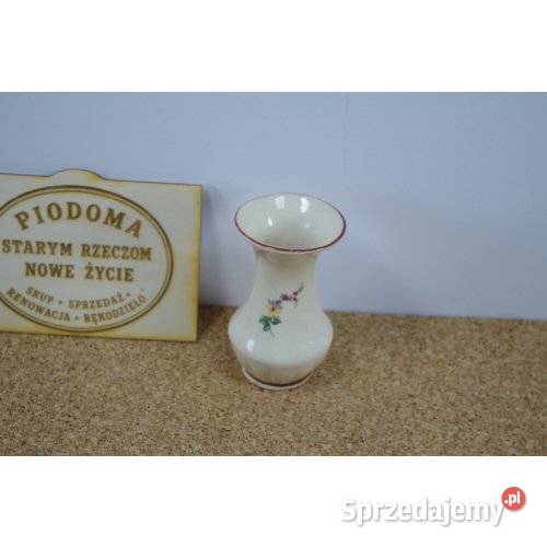 Mały porcelanowy wazonik w kwiatowy wzór