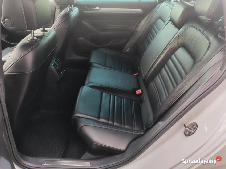 Volkswagen Passat 2022r 200 4Motion Skóry El Passat Poznań