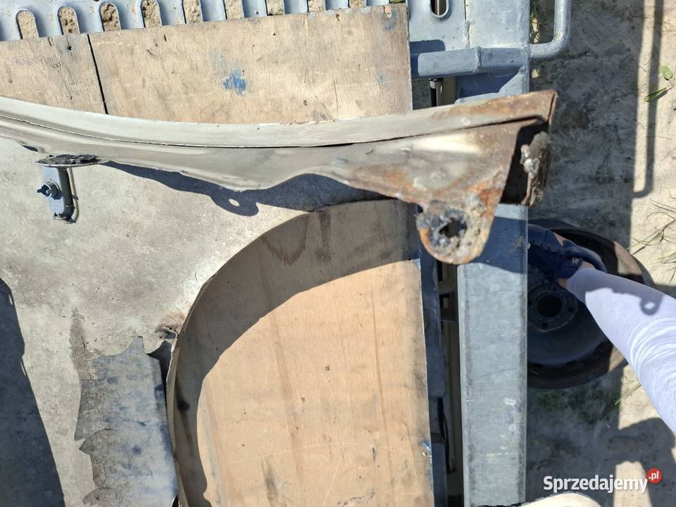 Błotnik Prawy Przód Volkswagen Golf IV 4 Pozostałe Wisznice