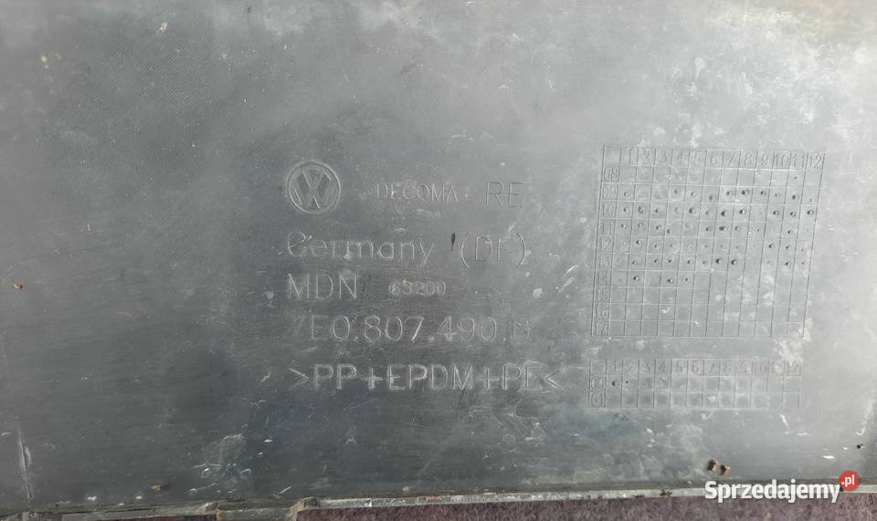 Listwa zderzaka przednia prawa zaślepka dolna VW Sejny