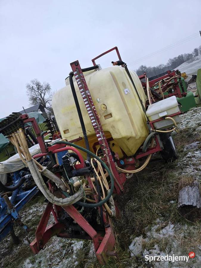 Opryskiwacz ciagany 2500l Pniewo