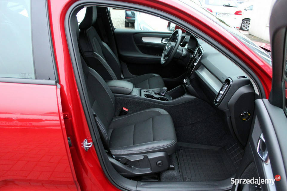 Volvo XC 40 Momentum T3 163 Automat Kamera czujnik parkowania sprzedam