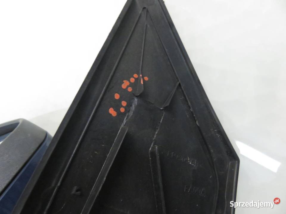 LUSTERKO LEWE FORD FOCUS MK2 II R8