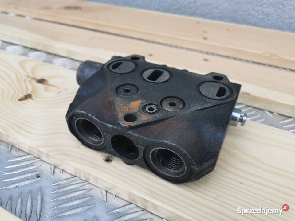 Holland LM 430 Sekcja rozdzielacza sprzedam