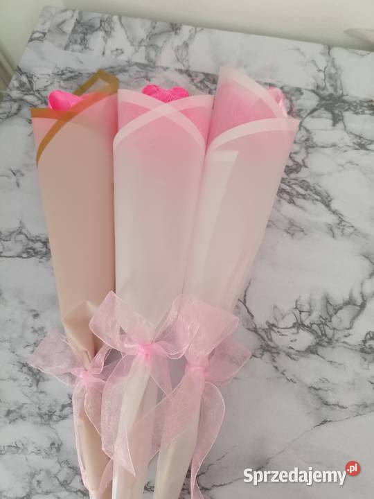 Róże ze wstążki na Dzień Kobiet Jasło