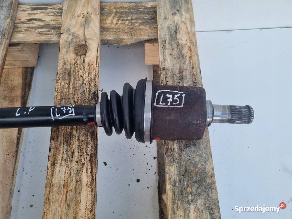 Kia Ceed 16 16V PRAWA PRZEDNIA PÓŁOŚ półośka