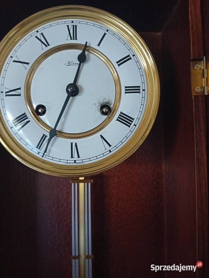 Zegar ścienny z wahadłem firmy Hermle