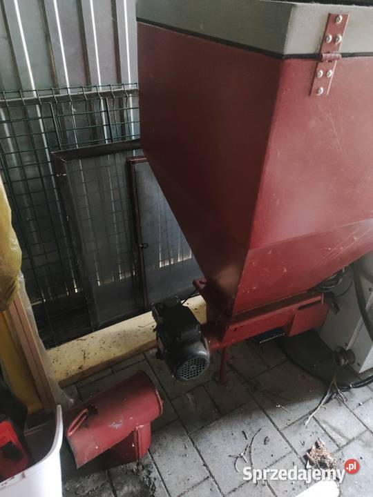 Piec z podajnikiem na ekogroszek