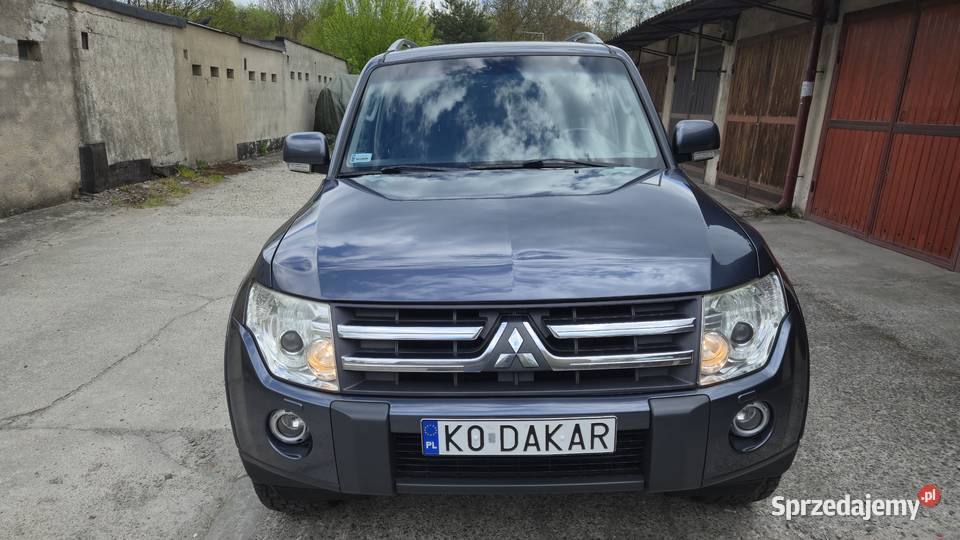 Mitsubishi Pajero IV 38 V6 MIVEC w perfekcyjnym benzyna