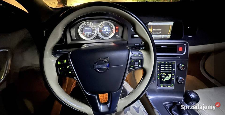 Volvo V60 T3 Momentum nawigacja Milanówek