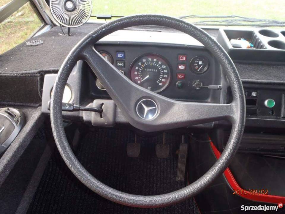 Zabytkowy Mercedes 602 camper Rumia