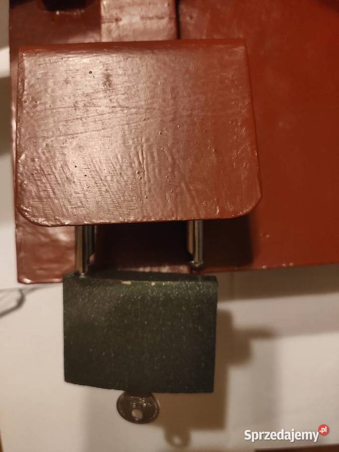 Zasuwa z osłoną na kłódkę Łazy