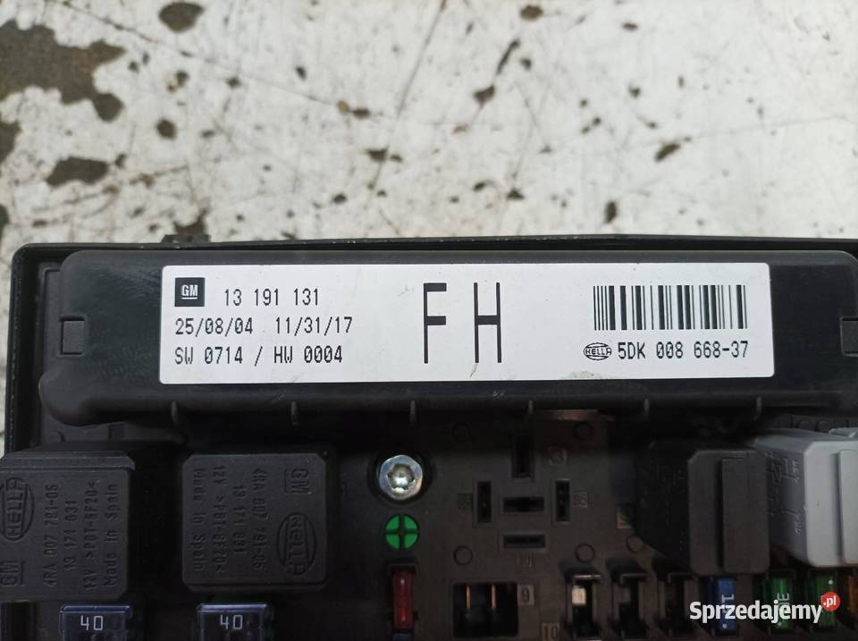 SKRZYNKA BEZPIECZNIKÓW 13191131 Opel Astra III Rok produkcji 2004 świętokrzyskie