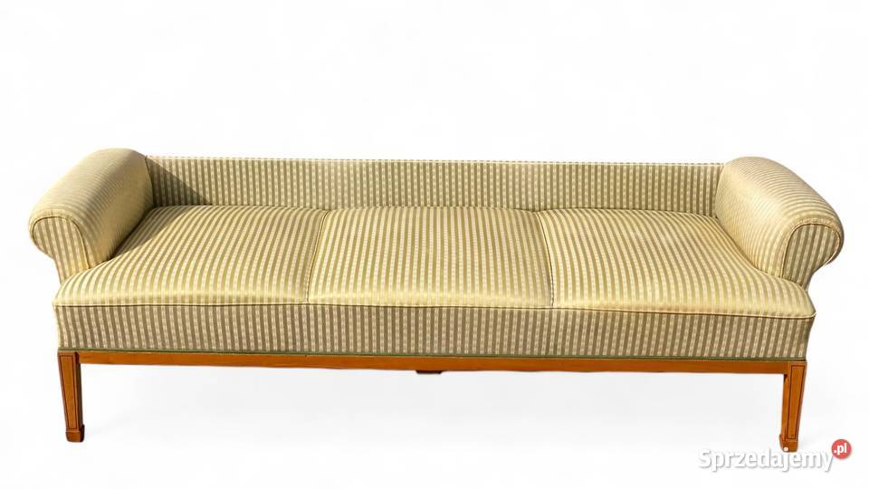Jasna sofa trzyosobowa vintage na zwężanych Gryfice
