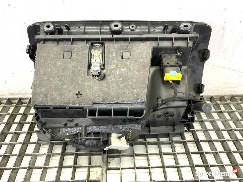 SCHOWEK PASAŻERA AUDI Q7 4L Hatchback 0616 PÓŁKA