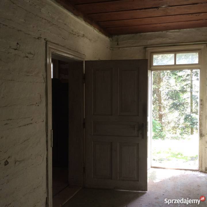 Uroczy dom drewniany w zacisznym miejscu dachówka małopolskie Lipinki