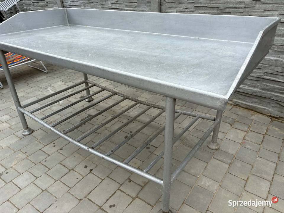Duży solidny stół aluminiowy do obróbki z