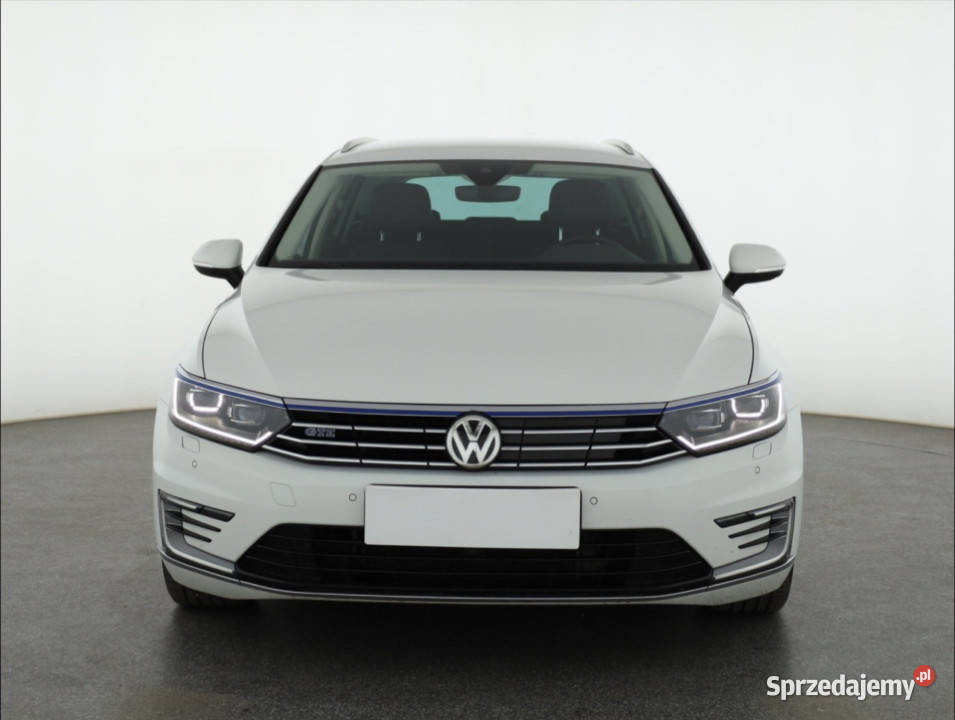 VW Passat 14 GTE nieuszkodzony