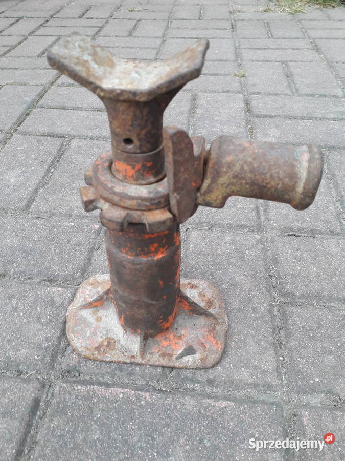 Zabytkowy podnośnik śrubowy Warszawa