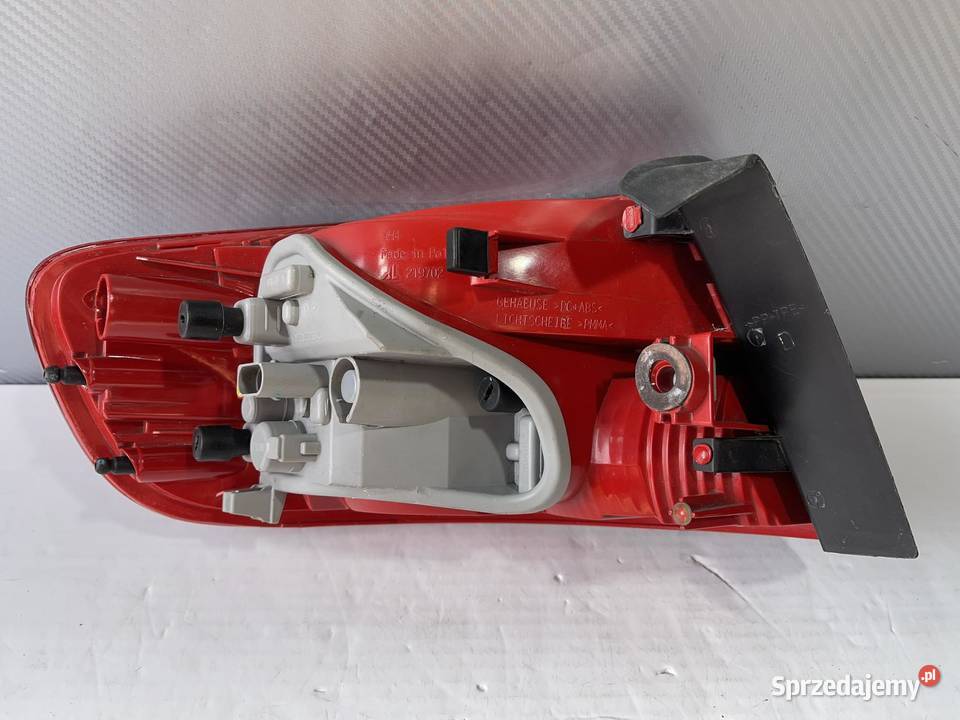 AUDI A4 B8 PRAWA LAMPA TYŁ Ostroróg