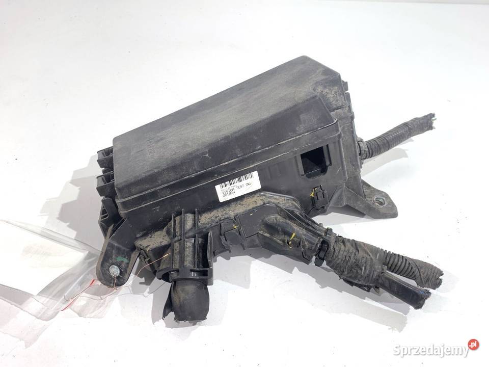 SKRZYNKA BEZPIECZNIKÓW TOYOTA COROLLA E21