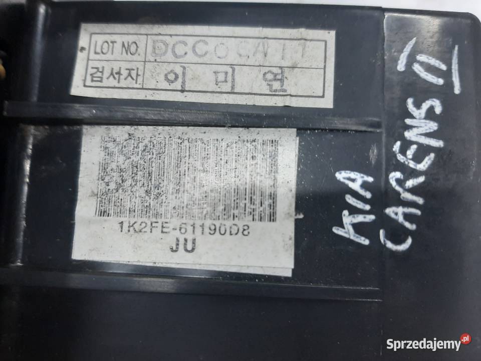 Kia Carens II panel nawiewu klimatyzacji ramka Ksawerów