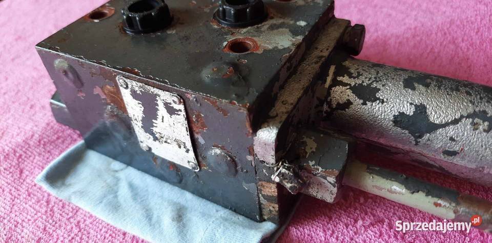 Rozdzielacz pod błotnik Ursus c330 oryginalny z