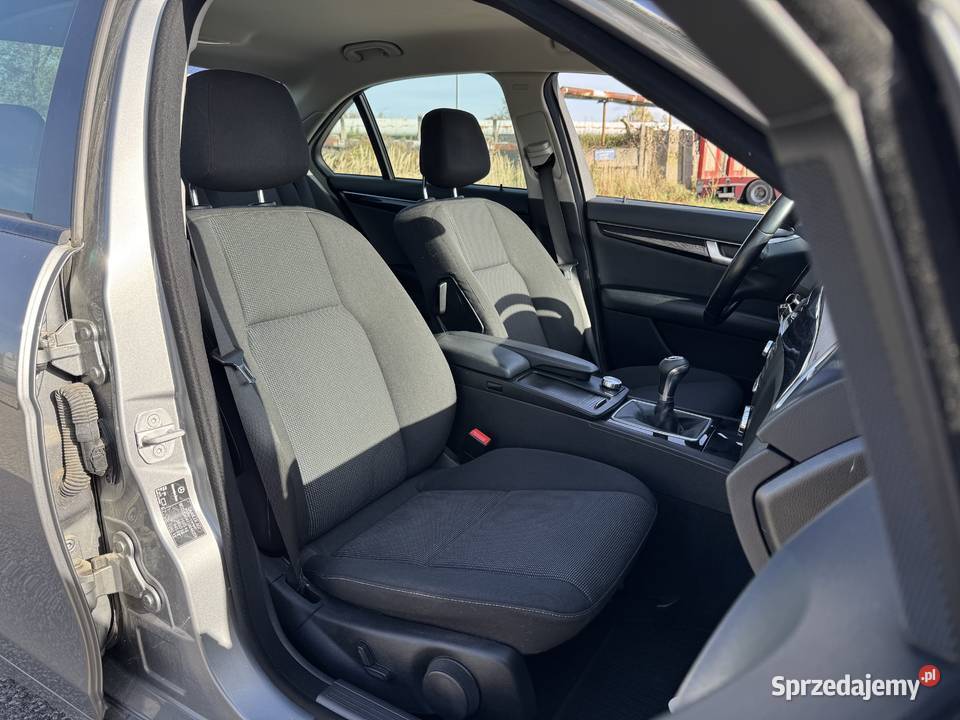 Mercedes C 18 BENZYNA Klimatronik Nawigacja Ledy welurowa tapicerka Konin