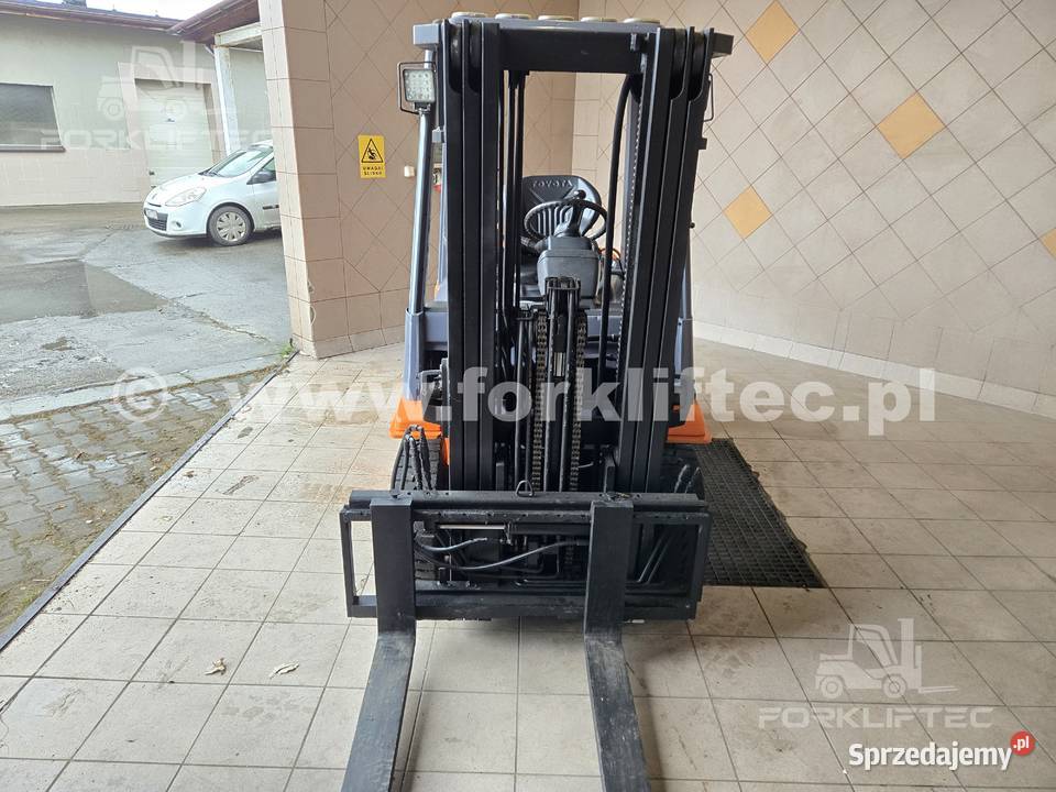 Wózek widłowy TOYOTA 7FGF25 triplex 2500 TOYOTA Lędziny