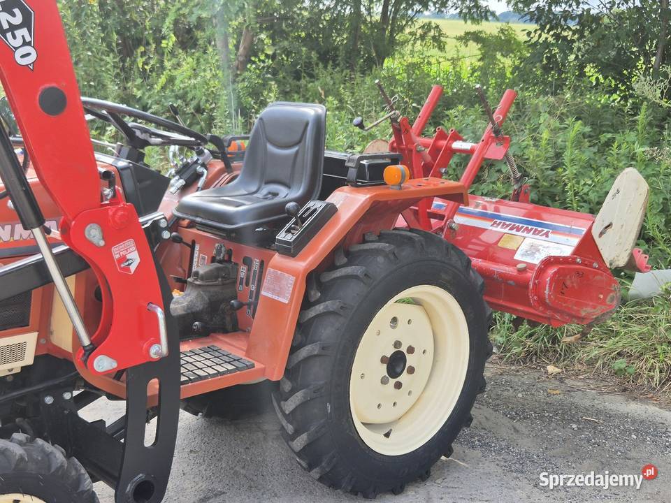 Traktorek YANMAR F16D 16 44 Ładowacz FL250 Małuszyn