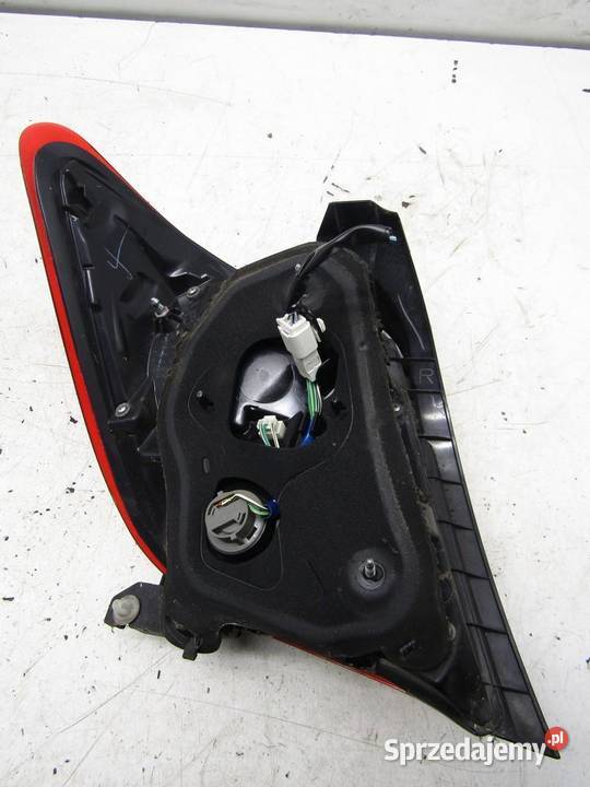 LAMPA TYLNA PRAWY TYŁ TOYOTA YARIS III LIFT osobowe
