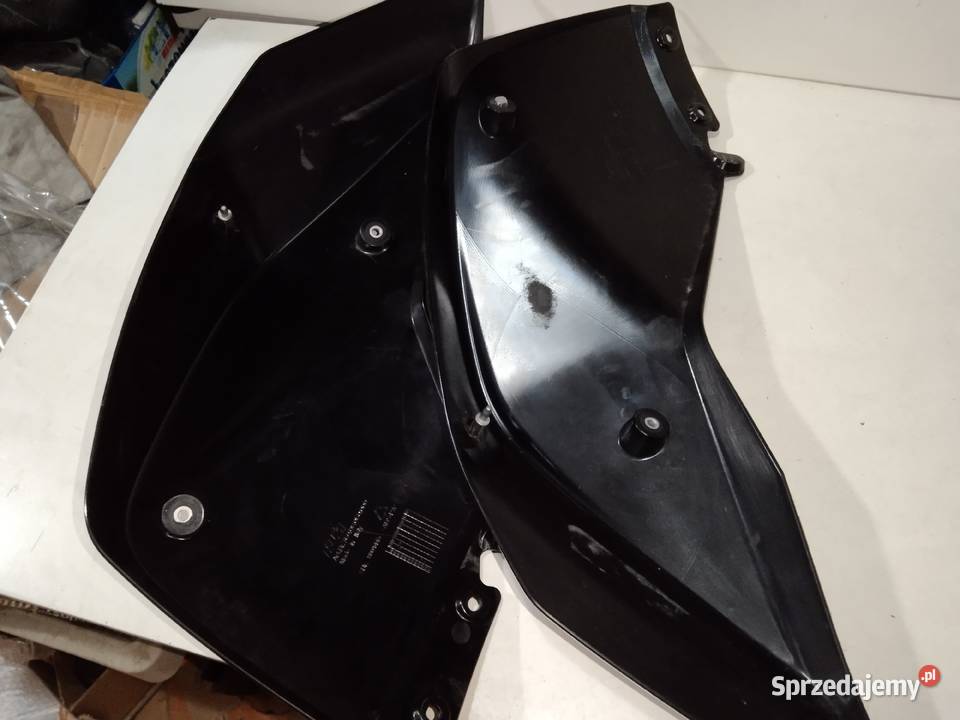 Pokrywa zbiornika paliwa KTM DUKE 390 Lewa Świdnica